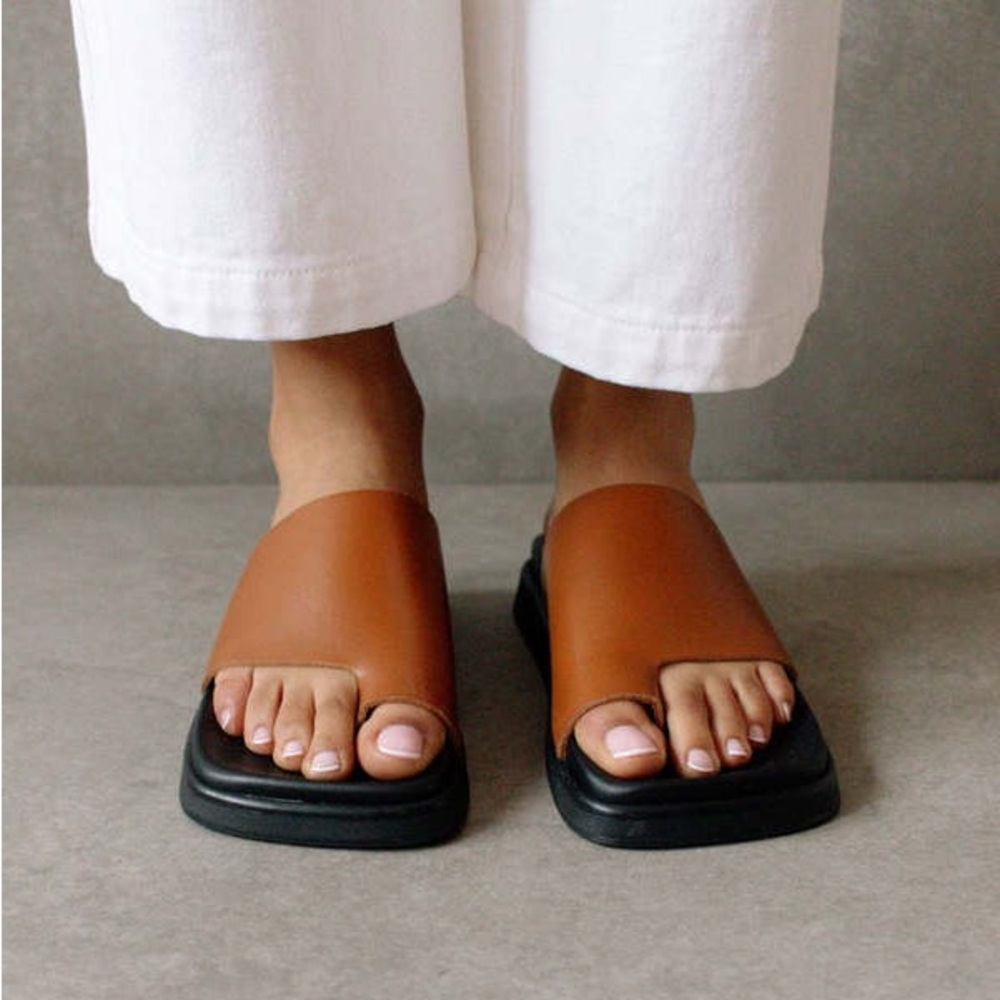 ALOHAS Sandals